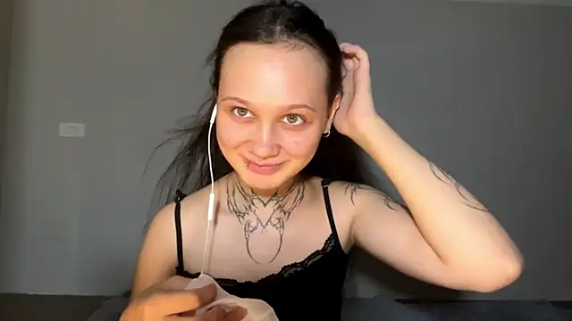 MayraLucarelli online show from 07-18-26, 10:08