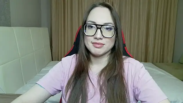 CarolineGlow  online show from 07-22-26, 06:00
