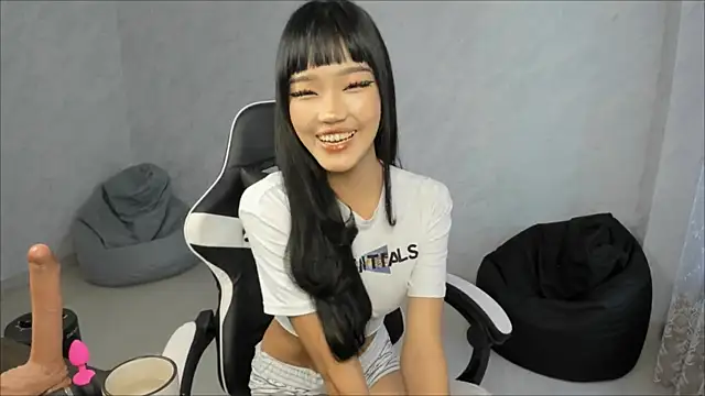 Snapshot of KarliMon chatting on 07-26-26, 09:27 KarliMon online show from 07-26-26, 09:27