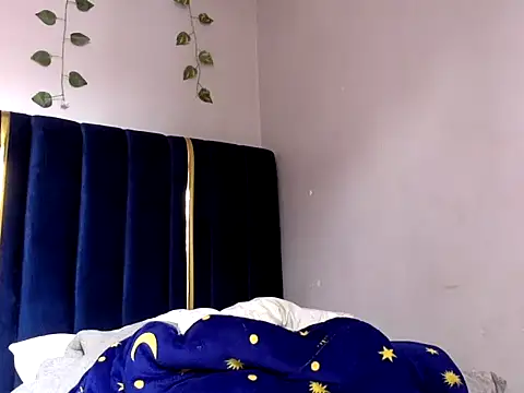Pretty lilliar online show from 07-18-26, 08:29