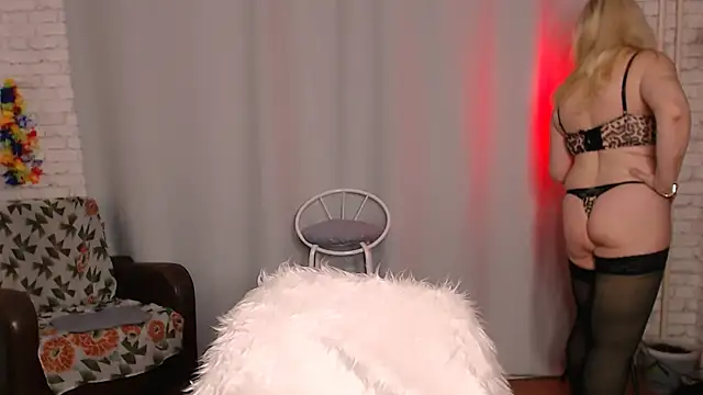 Snapshot of Samantha_Si chatting on 12-14-24, 09:29 Samantha Si online show from 12-14-24, 09:29