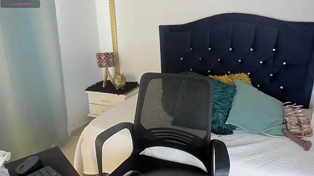 Snapshot of MelaniVega chatting on 07-24-26, 02:04 MelaniVega online show from 07-24-26, 02:04