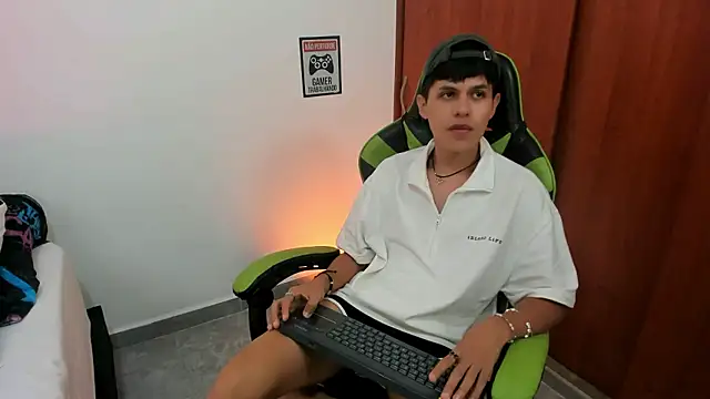 Andrew Conner online show from 07-24-26, 03:48