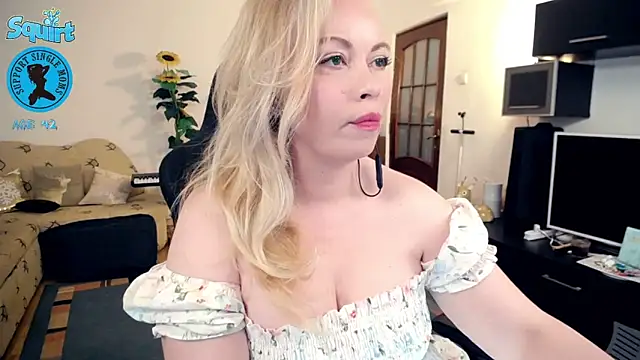 WhitneyLynn online show from 05-07-26, 06:13
