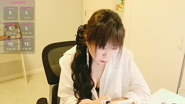 Snapshot of XantheBloom chatting on 07-28-26, 02:13 XantheBloom online show from 07-28-26, 02:13