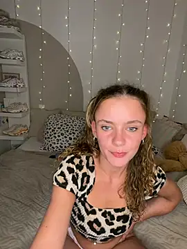 Snapshot of Stella_Rosee chatting on 07-19-26, 08:34 Stella Rosee online show from 07-19-26, 08:34
