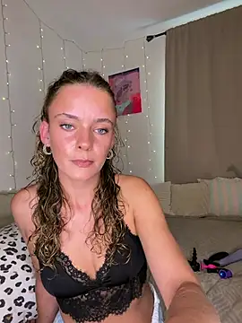 Snapshot of Stella_Rosee chatting on 07-25-26, 02:36 Stella Rosee online show from 07-25-26, 02:36