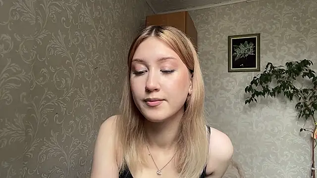 ArianneQuilantang online show from 07-17-26, 10:11