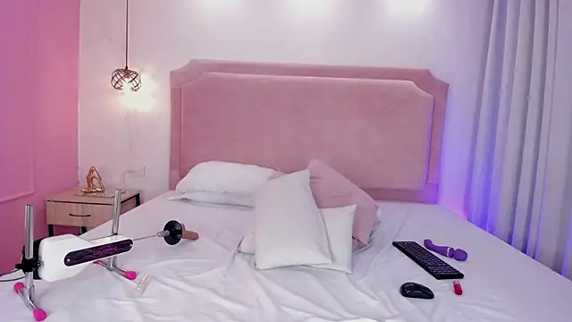 Snapshot of AmandaLourens chatting on 07-28-26, 04:39 AmandaLourens online show from 07-28-26, 04:39