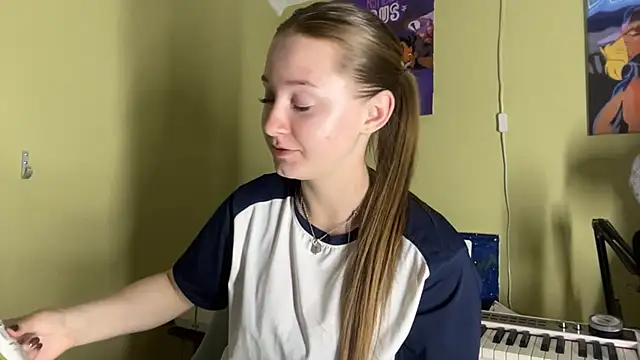 NovellaLabrode online show from 07-27-26, 10:17