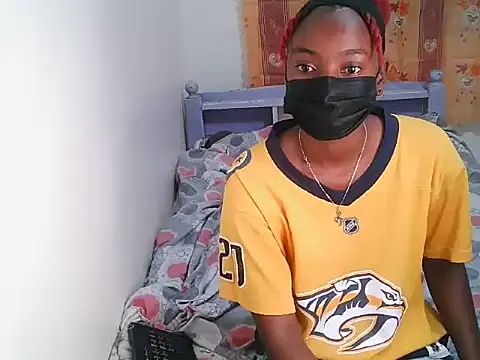 Prettyvickie002 online show from 07-28-26, 04:39