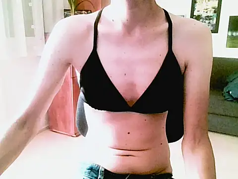 YeahsGirl online show from 07-28-26, 06:42