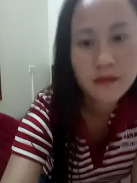 Snapshot of Yen-nhi chatting on 07-28-26, 11:17 Yen-nhi online show from 07-28-26, 11:17