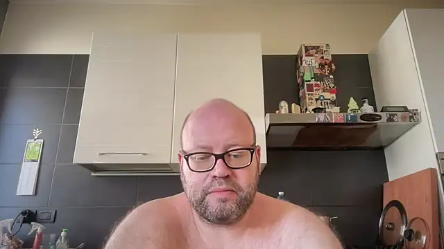 Snapshot of theitalianbear chatting on 05-13-26, 11:29 theitalianbear online show from 05-13-26, 11:29