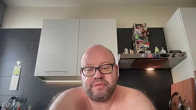Snapshot of theitalianbear chatting on 05-14-26, 07:15 theitalianbear online show from 05-14-26, 07:15