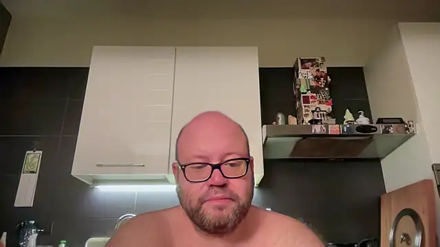 Snapshot of theitalianbear chatting on 05-16-26, 12:07 theitalianbear online show from 05-16-26, 12:07