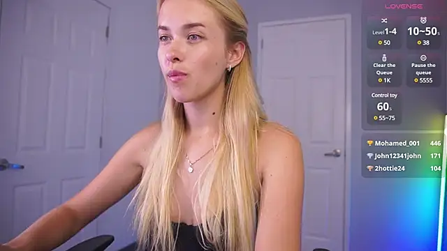 Snapshot of DanikaDillan chatting on 12-20-24, 04:42 DanikaDillan online show from 12-20-24, 04:42
