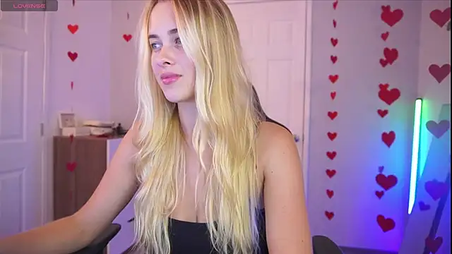 Snapshot of DanikaDillan chatting on 02-19-25, 06:00 DanikaDillan online show from 02-19-25, 06:00