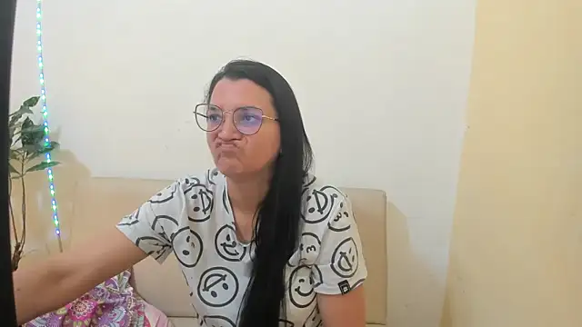 MARILYN GARCIA online show from 04-22-26, 04:08