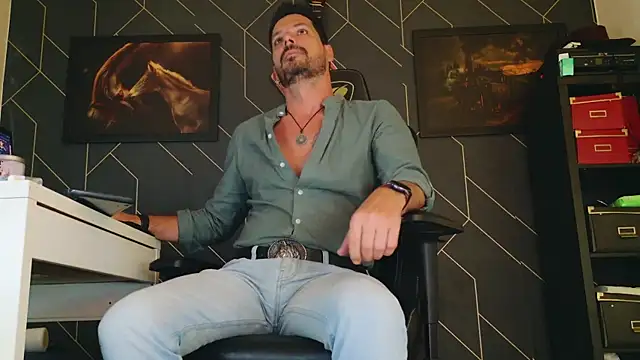 Snapshot of ChrisKox chatting on 03-19-25, 01:18 ChrisKox online show from 03-19-25, 01:18