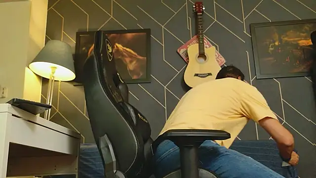 Snapshot of ChrisKox chatting on 09-08-25, 06:29 ChrisKox online show from 09-08-25, 06:29