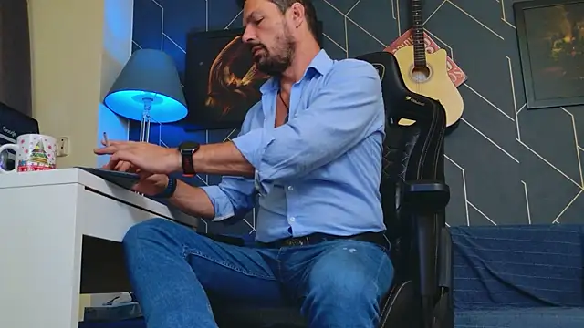 Snapshot of ChrisKox chatting on 09-14-25, 05:56 ChrisKox online show from 09-14-25, 05:56