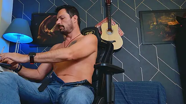 Snapshot of ChrisKox chatting on 09-20-25, 06:42 ChrisKox online show from 09-20-25, 06:42