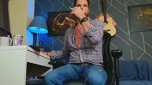 Snapshot of ChrisKox chatting on 09-29-25, 02:27 ChrisKox online show from 09-29-25, 02:27