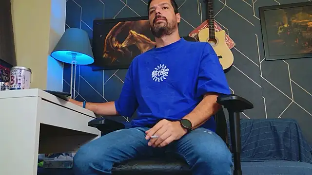 Snapshot of ChrisKox chatting on 09-30-25, 02:05 ChrisKox online show from 09-30-25, 02:05