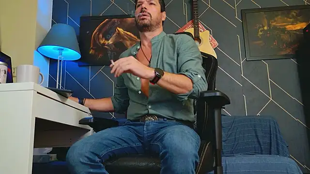 Snapshot of ChrisKox chatting on 10-06-25, 03:04 ChrisKox online show from 10-06-25, 03:04