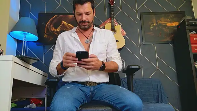 Snapshot of ChrisKox chatting on 10-10-25, 05:06 ChrisKox online show from 10-10-25, 05:06