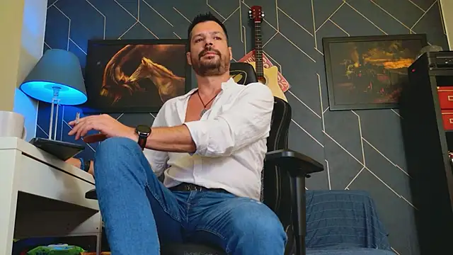 Snapshot of ChrisKox chatting on 10-12-25, 03:05 ChrisKox online show from 10-12-25, 03:05