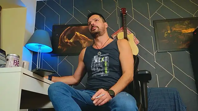 Snapshot of ChrisKox chatting on 10-12-25, 09:47 ChrisKox online show from 10-12-25, 09:47