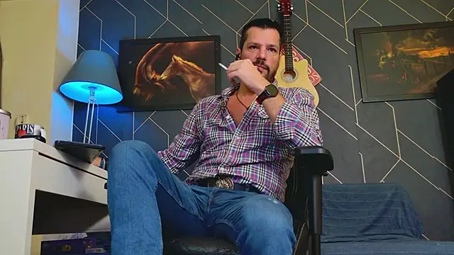 Snapshot of ChrisKox chatting on 10-20-25, 04:13 ChrisKox online show from 10-20-25, 04:13