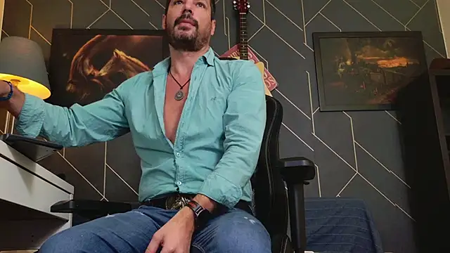 Snapshot of ChrisKox chatting on 11-05-25, 05:07 ChrisKox online show from 11-05-25, 05:07