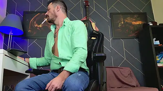 Snapshot of ChrisKox chatting on 12-05-25, 05:49 ChrisKox online show from 12-05-25, 05:49