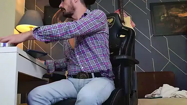 Snapshot of ChrisKox chatting on 12-13-25, 07:53 ChrisKox online show from 12-13-25, 07:53