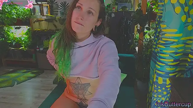 Snapshot of Dead_Butterfly chatting on 09-09-25, 03:39 Dead Butterfly online show from 09-09-25, 03:39