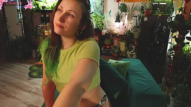 Snapshot of Dead_Butterfly chatting on 10-30-25, 03:41 Dead Butterfly online show from 10-30-25, 03:41