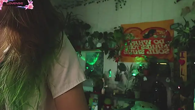 Snapshot of Dead_Butterfly chatting on 11-02-25, 04:26 Dead Butterfly online show from 11-02-25, 04:26