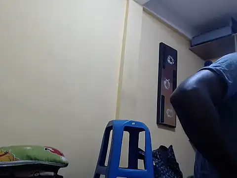 Snapshot of kurtbigcock chatting on 05-21-26, 06:37 kurtbigcock online show from 05-21-26, 06:37