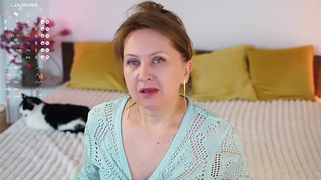 Snapshot of LitleSun chatting on 11-19-25, 07:30 LitleSun online show from 11-19-25, 07:30