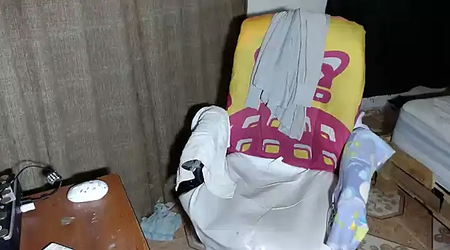 Snapshot of kattydirtylol chatting on 01-16-25, 11:37 kattydirtylol online show from 01-16-25, 11:37