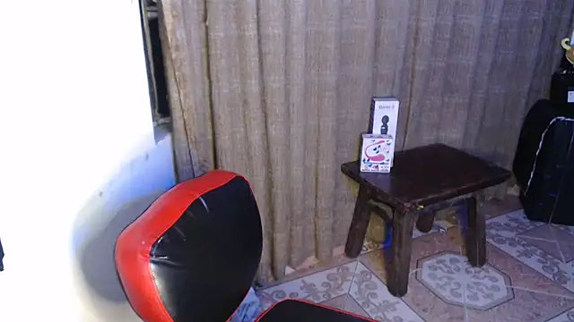 Snapshot of kattydirtylol chatting on 10-26-25, 01:11 kattydirtylol online show from 10-26-25, 01:11