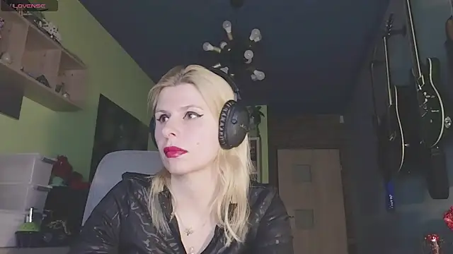 karmija online show from 02-25-25, 10:18