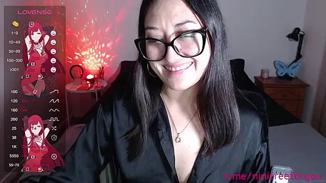 Snapshot of Ninimoon chatting on 09-11-25, 05:18 Ninimoon online show from 09-11-25, 05:18