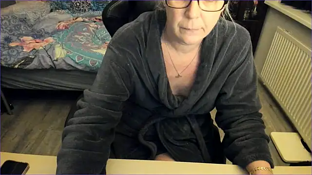 Snapshot of minoesje37 chatting on 12-08-24, 08:25 minoesje37 online show from 12-08-24, 08:25