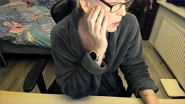 Snapshot of minoesje37 chatting on 12-09-24, 08:33 minoesje37 online show from 12-09-24, 08:33