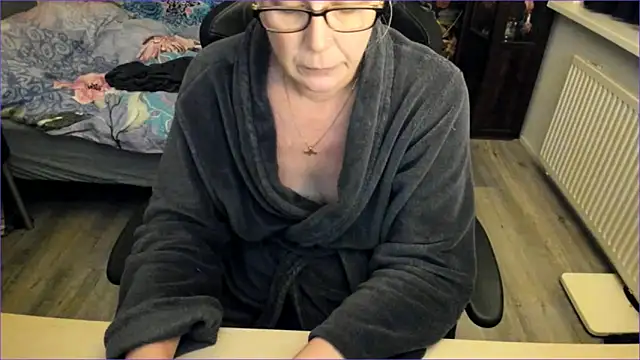 Snapshot of minoesje37 chatting on 12-15-24, 08:25 minoesje37 online show from 12-15-24, 08:25