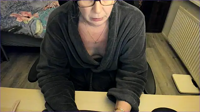 Snapshot of minoesje37 chatting on 12-19-24, 08:34 minoesje37 online show from 12-19-24, 08:34